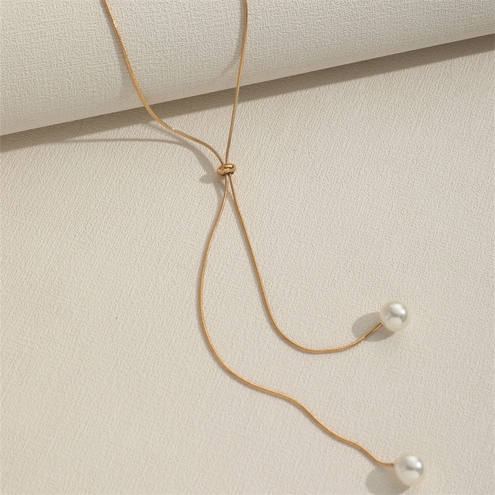 Pull-out pearl necklace