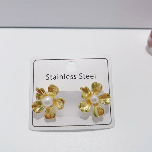 Gold Flower Pearls with  Earrings