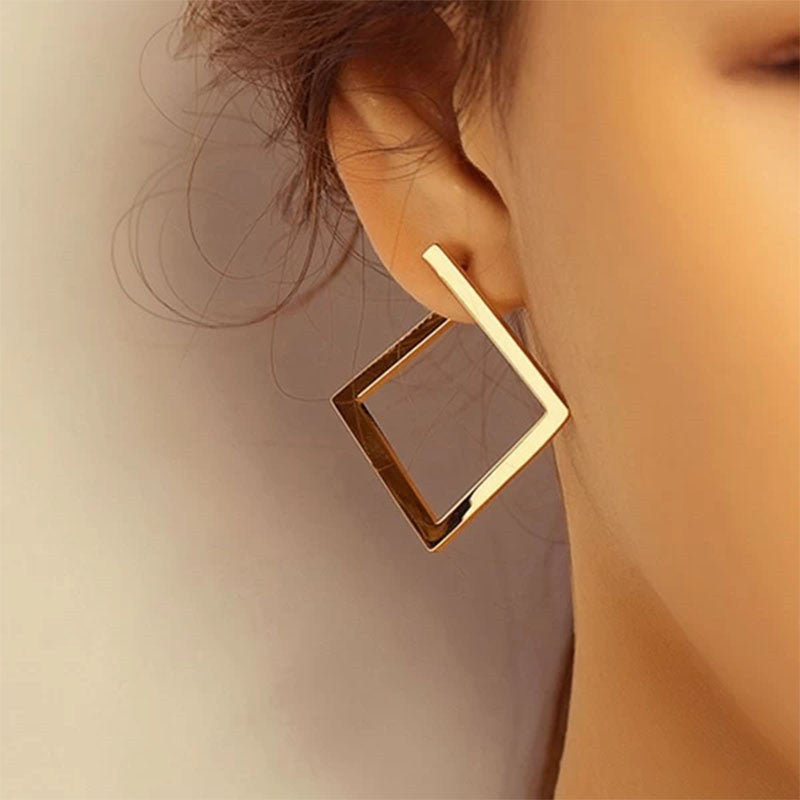 Diamond shape earring