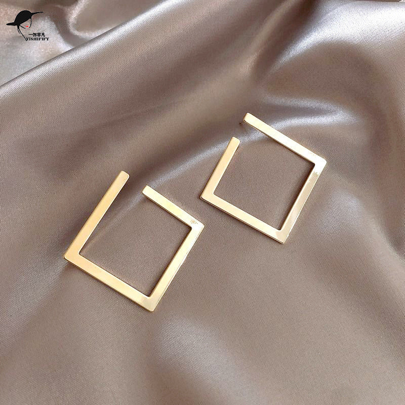Diamond shape earring