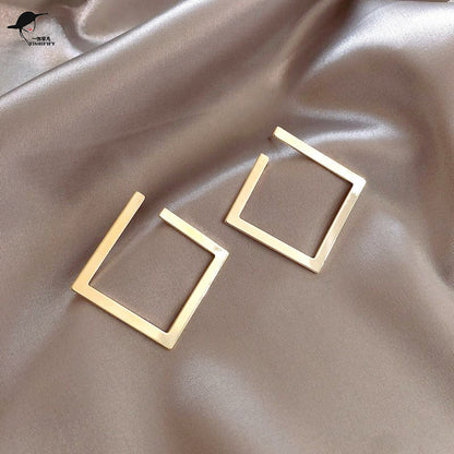 Diamond shape earring