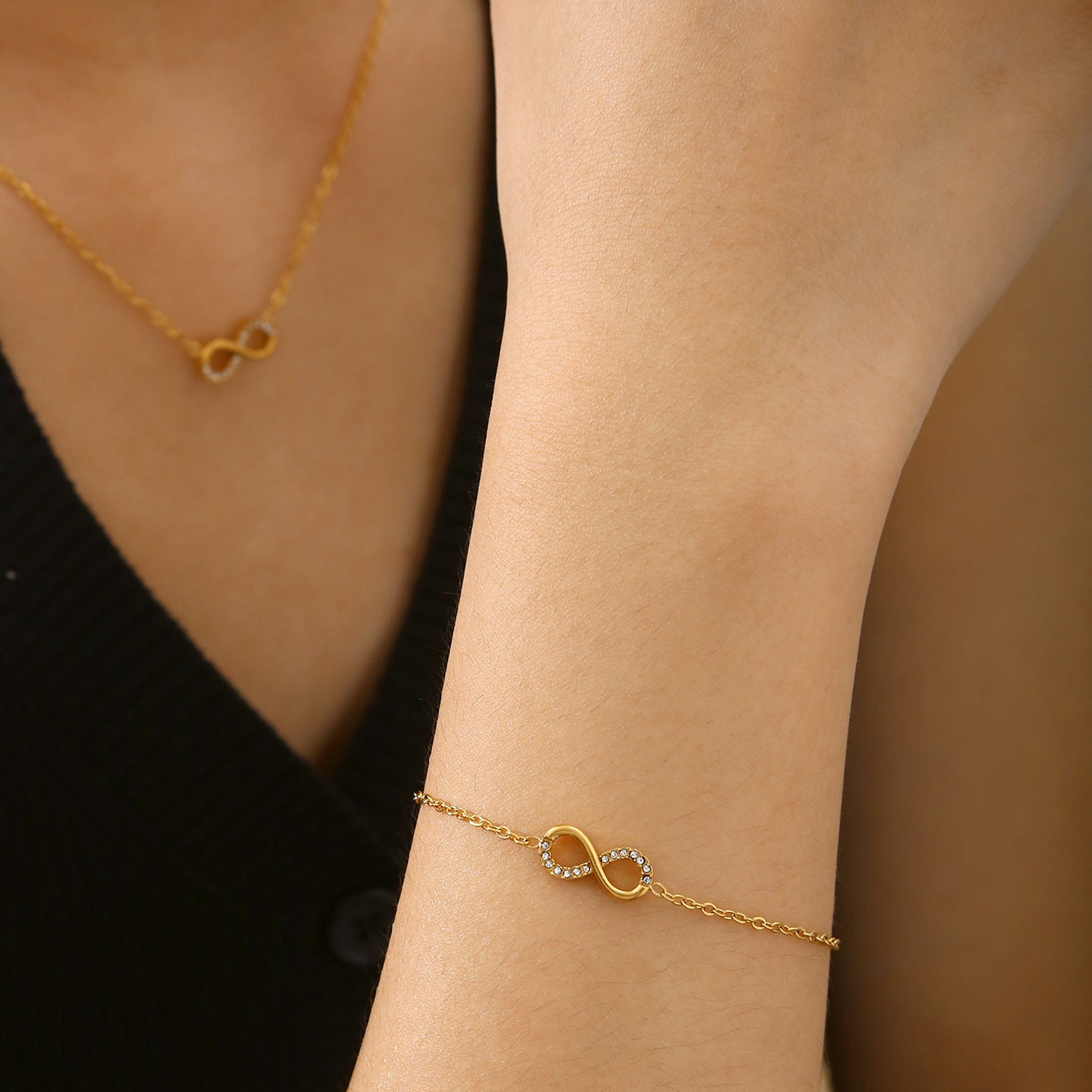 8-Shaped Clavicle Chain Bracelet
