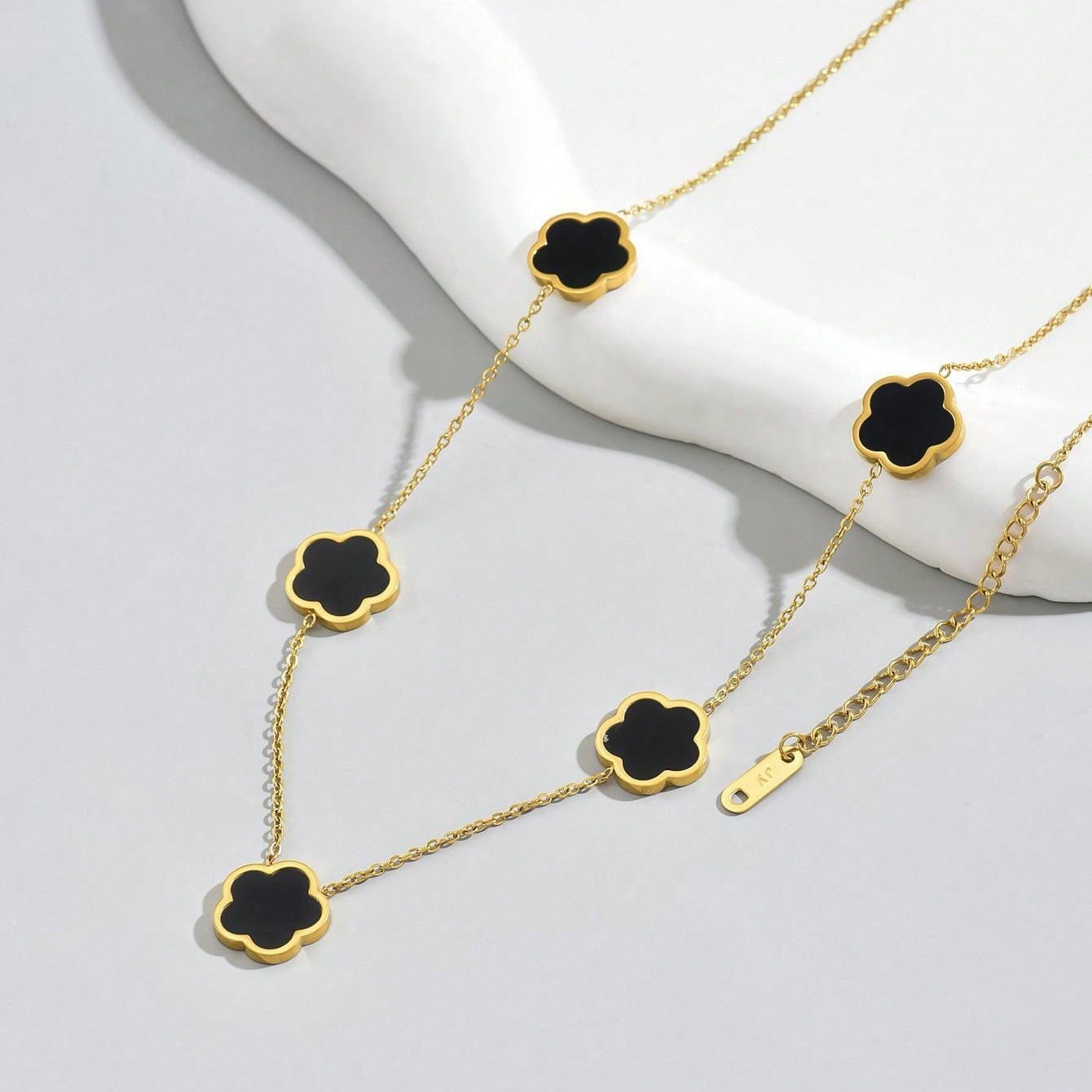 Five-Flower Necklace